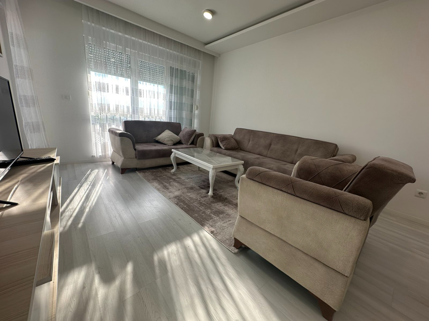 Banesë me qira 2+1 në Kalabri (Emshir) banesë/apartment në Prishtinë