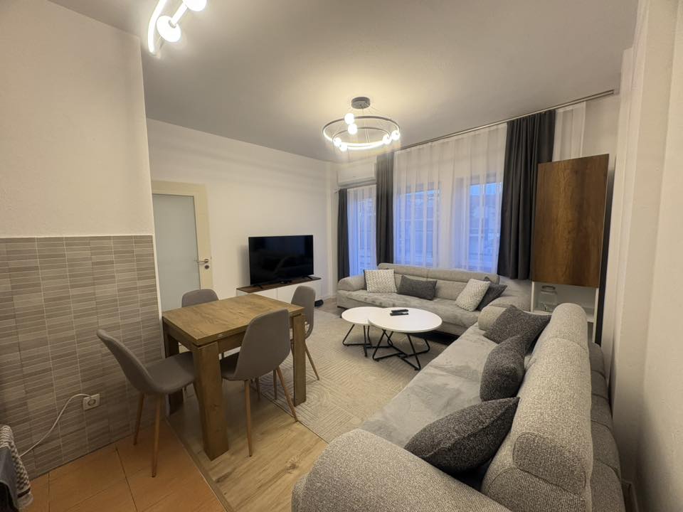 Banesë me qira 1+1 në Qendër banesë/apartment në Prishtinë