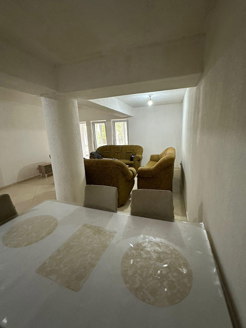 Banesë me qira 2+1 në Qendër banesë/apartment në Prishtinë