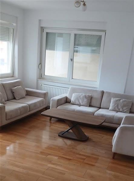 Banesë me qira 2+1 në Tophane banesë/apartment në Prishtinë