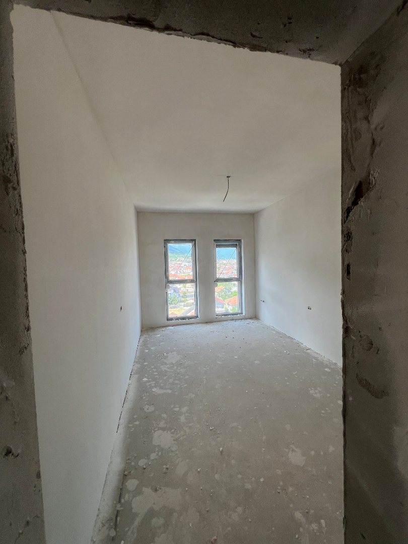 Ofrohet banese per shitje ne peje banesë/apartment në Pejë