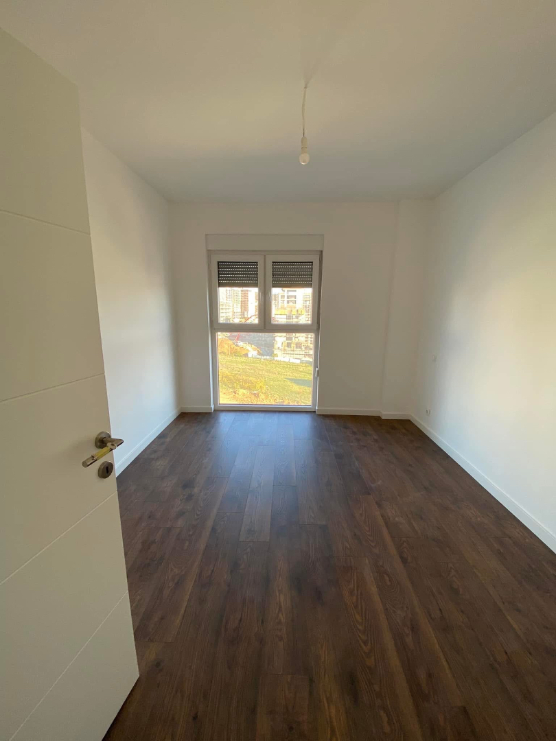 BANESE / ZYRE ME QIRA NÉ RRUGEN C banesë/apartment në Rruga B
