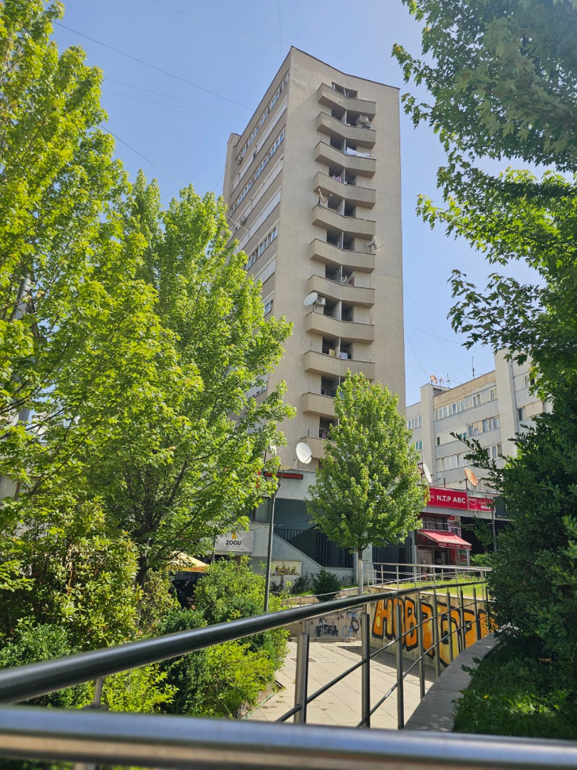 BANESA ME QERA PER ZYRE NE QENDER banesë/apartment në Prishtinë