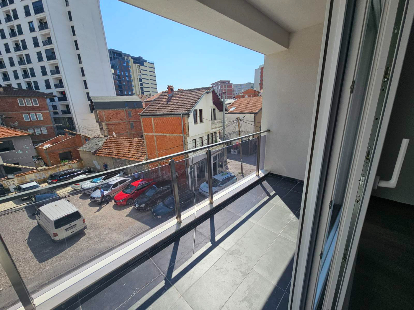 BANESA ME QIRA NË TOPHANE (100m²) – PËR BANIM OSE ZYRE banesë/apartment në Prishtinë