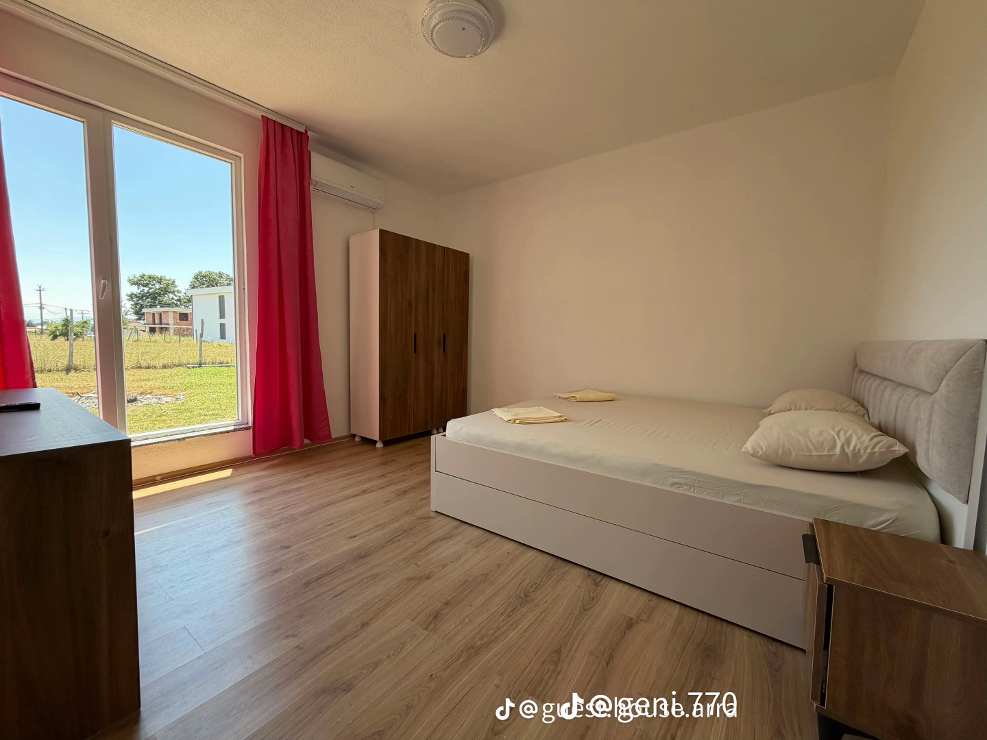 Arra Guest House shtëpi në Lugbunari