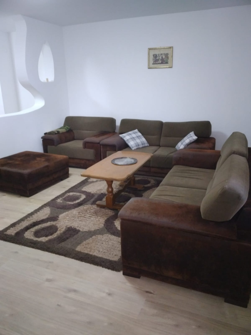 Banesa leshohet me qera banesë/apartment në Rruga B