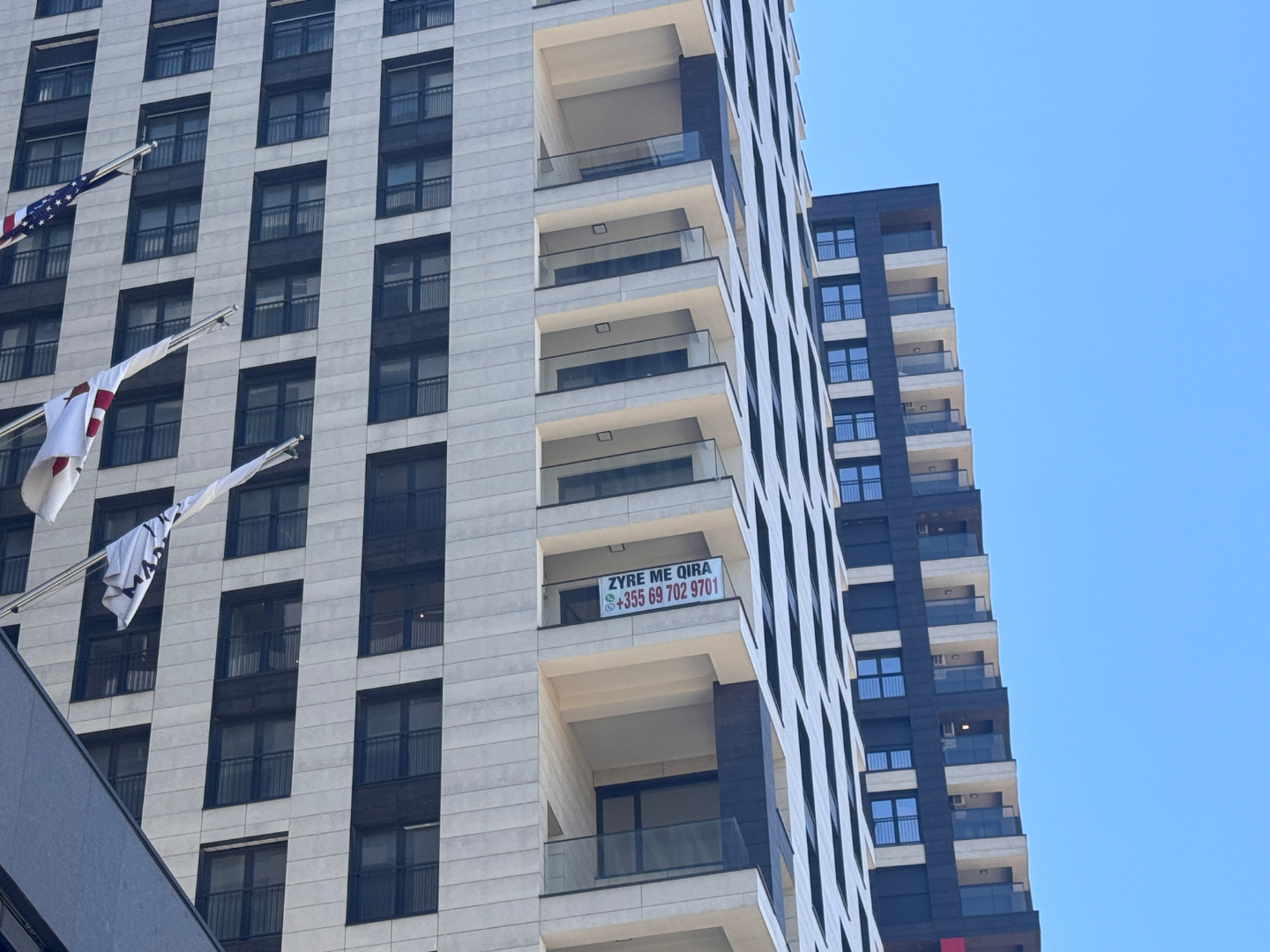 Ipet me qera per zyrë ne Qendë të Prishtinës tek Prime Group ngjitur me Hotel Marriot me super pamje dhe investim eksluziv zyre në Pejton