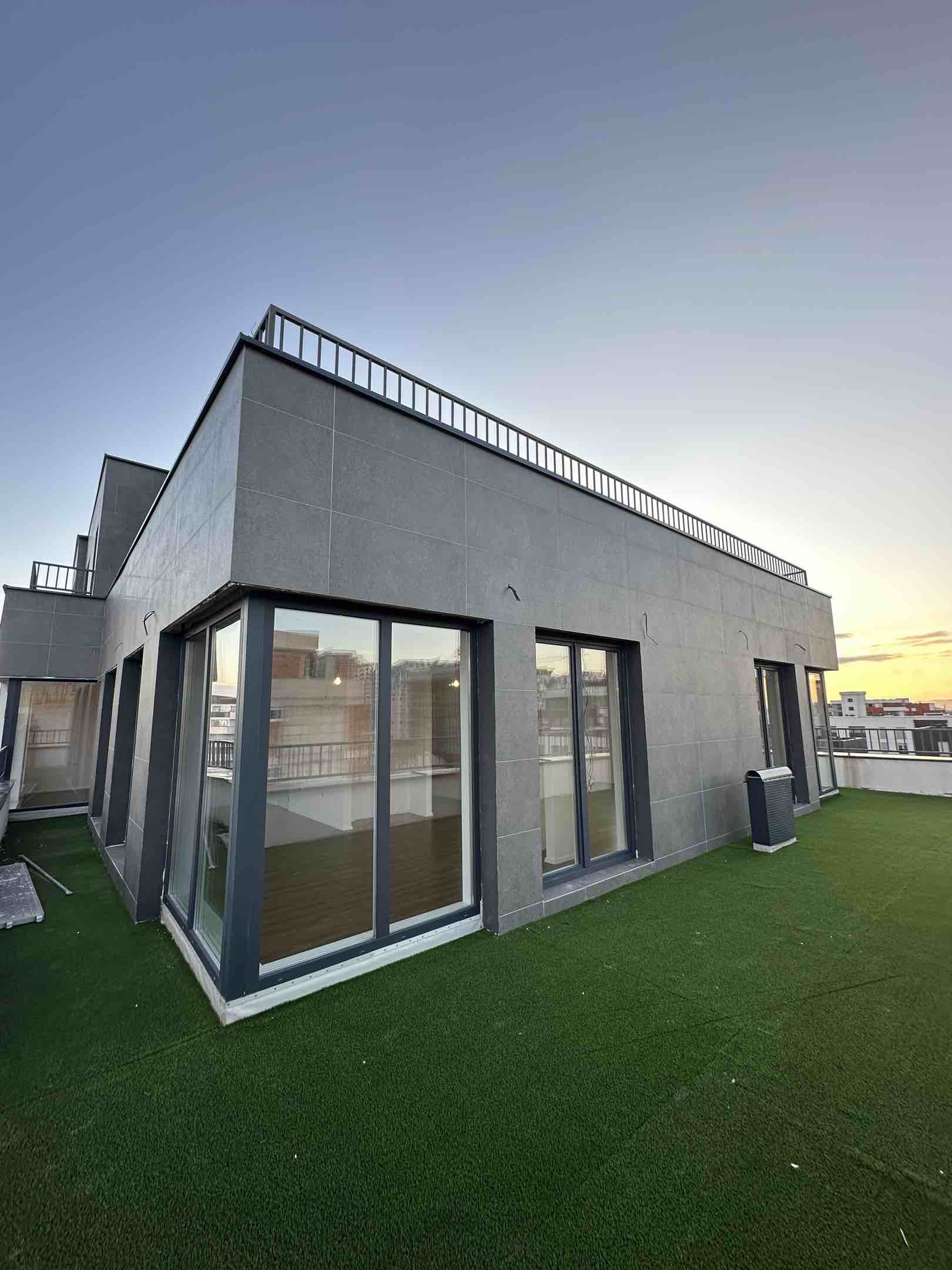 Penthouse 188.3 m2 + 97 m2 Terrasë në SHITJE (Kontratë te Noteri) banesë/apartment në Prishtinë