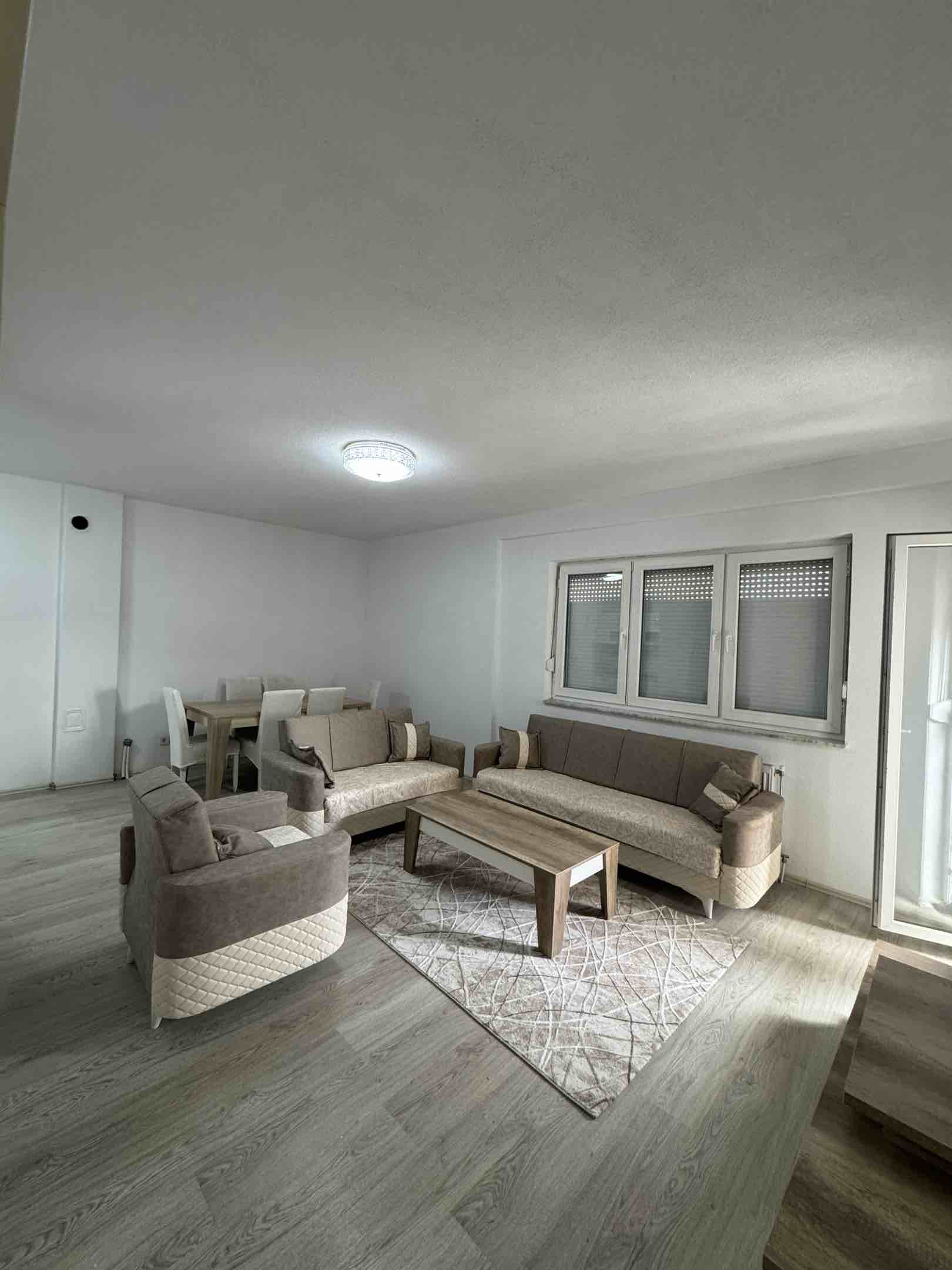 Jepet banesa me qera ne Vushtrri mbi Viva Fresh Store( te rrethi gojbules) kati i 6 banesë/apartment në Kosovë