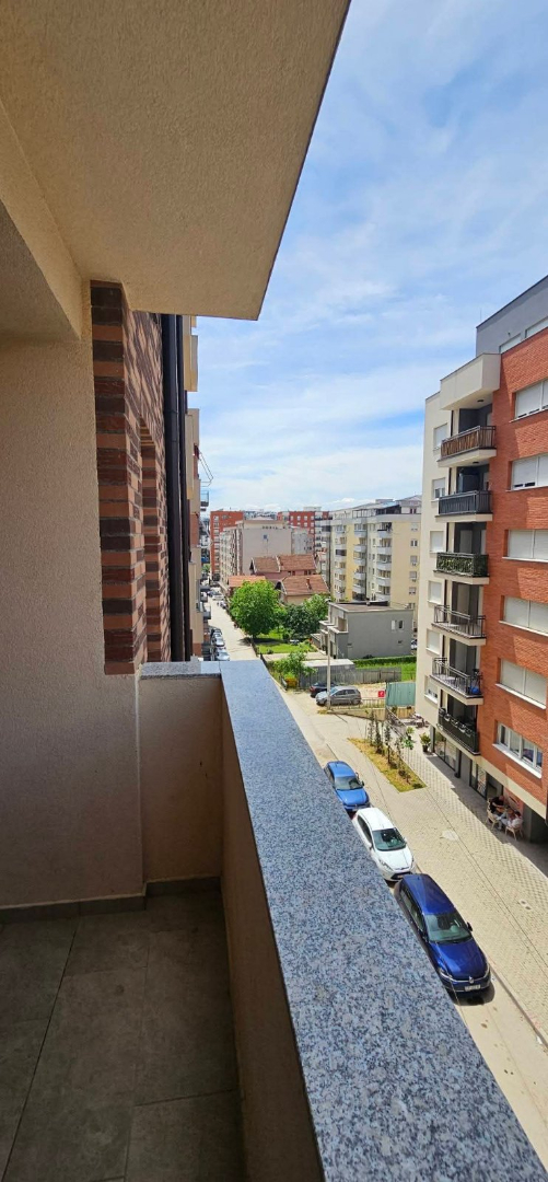 Shitet banesa në Prishtin lagjia Mati 1 rr Muharrem Fejza afer Super Viva 24 banesë/apartment në Rruga B