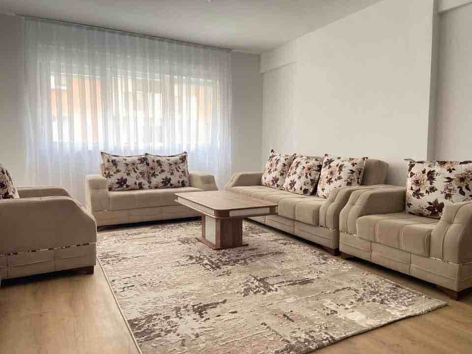 Banesë 3 dhomshe në Shitje - Rr. Sali Çeku banesë/apartment në Ferizaj