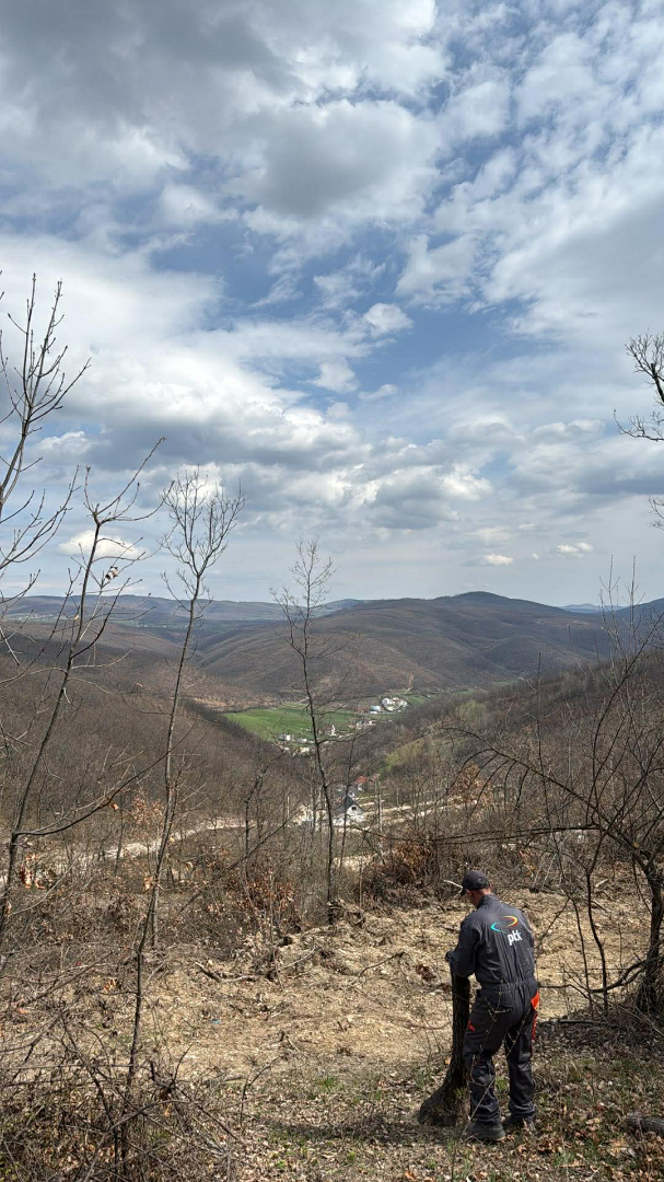 Shitet Toka per villa  tokë në Mramori