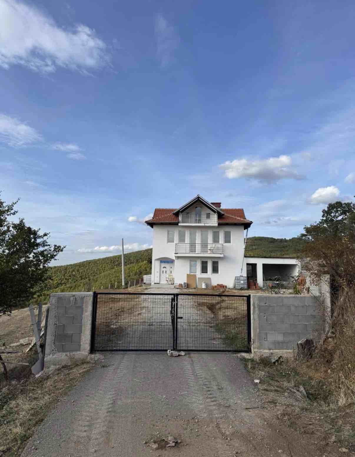 Shitet shtepia shtëpi në Mramori