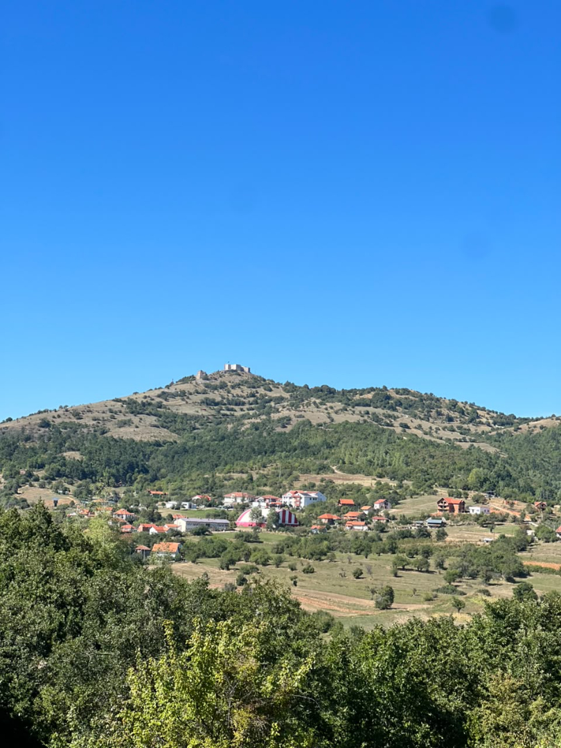 Toke 5 Ari tokë në Novobërdë
