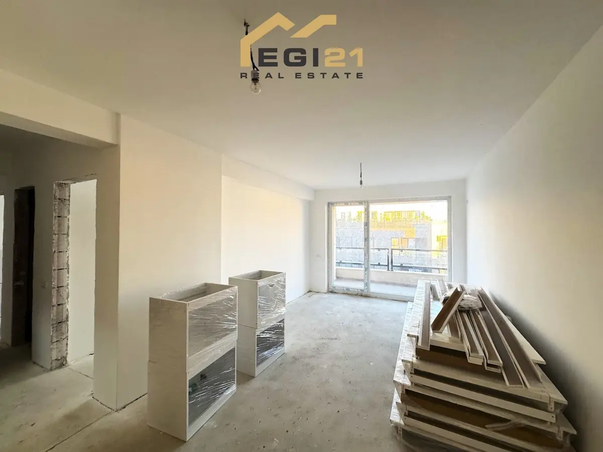 Banesë në SHITJE, 102.5M², Rruga C banesë/apartment në Matiçan