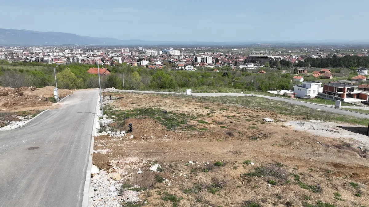 Shitet parcelë në Bellopojë, Pejë – 10 ari me pamje fantastike! tokë në Pejë