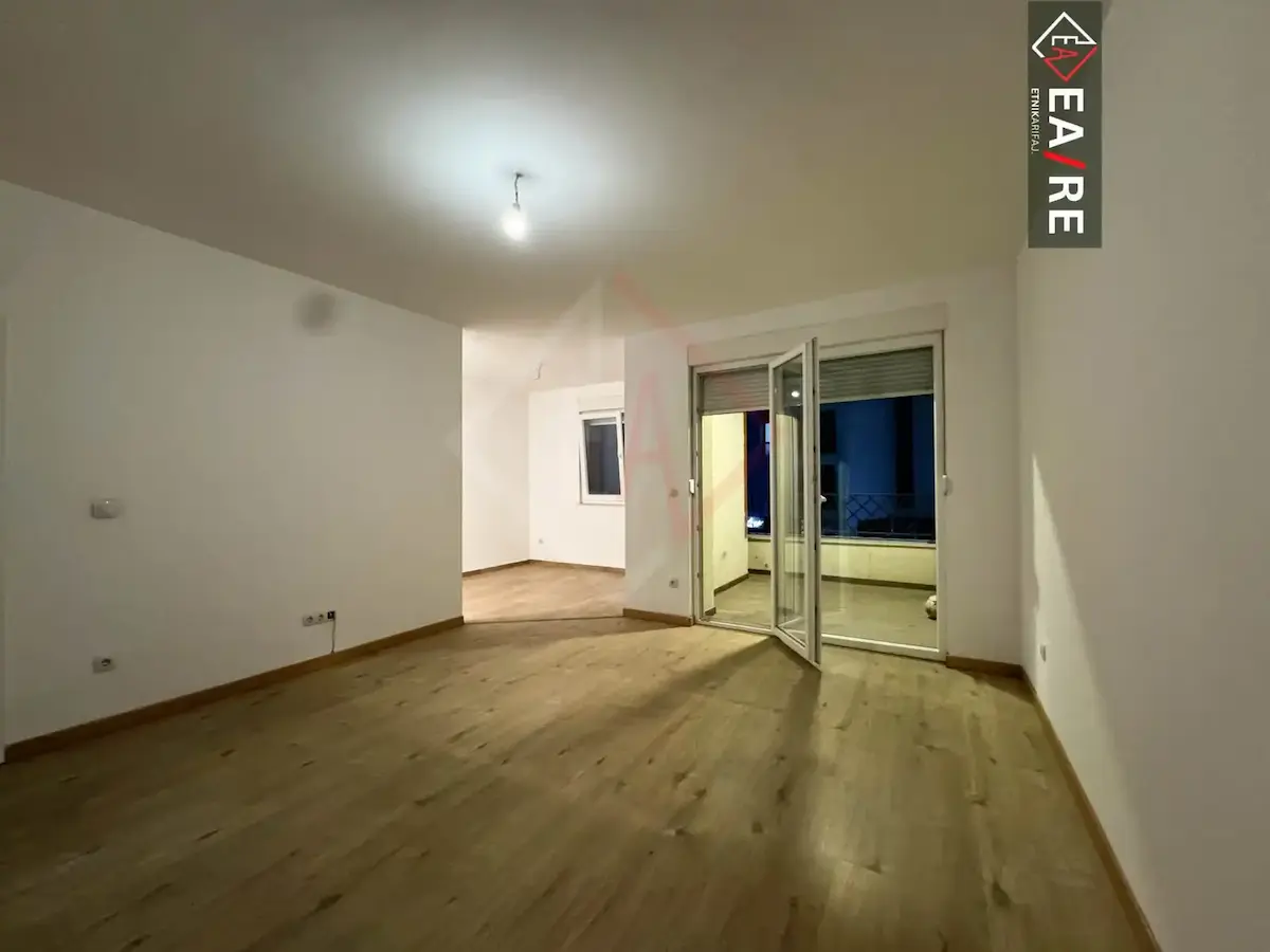 BANES-ZYRE ME QIRA NE RRUGEN C zyre në Prishtinë