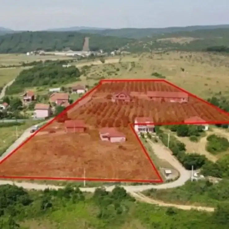 PRONË NË SHITJE NË FSHATIN BREGU I ZI ( CARRA BEG ) LIPJAN tokë në Bregu i Zi