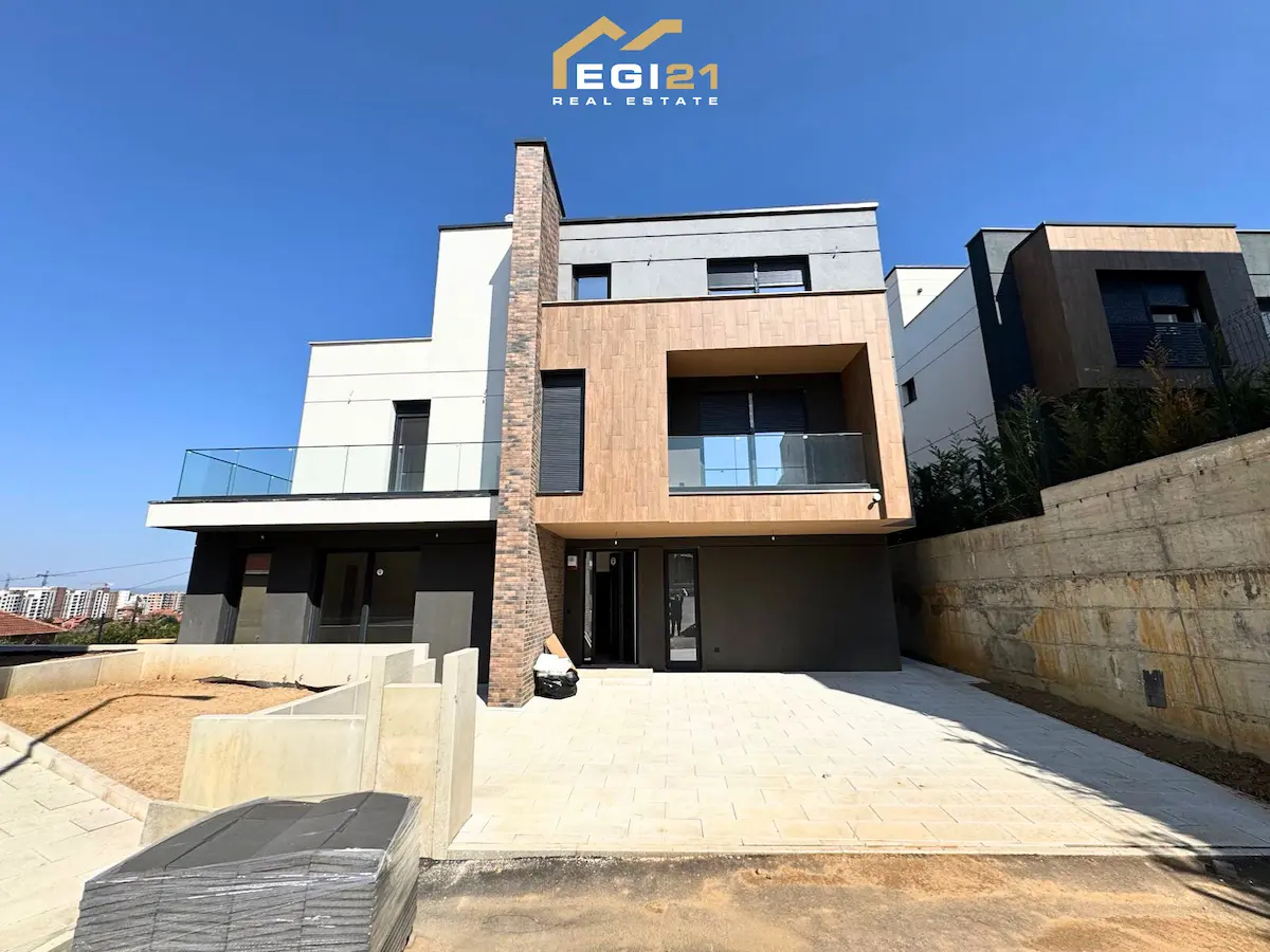 Shtëpi 305m² +70m² për SHITJE, Matiqan shtëpi në Matiçan