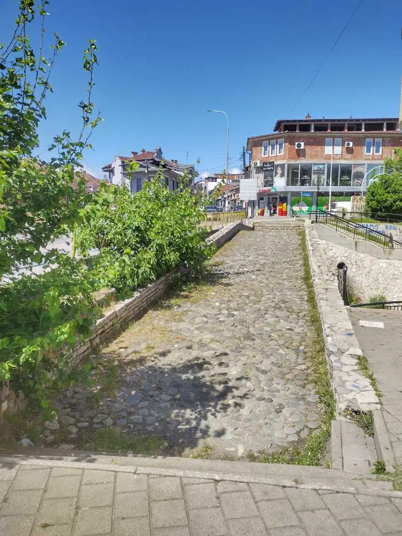 Banesa ne shitje me Gjakove (URA e Taliqit) banesë/apartment në Prishtinë