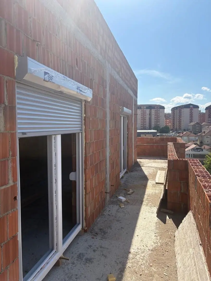 Pershendejte, Shitet Penthaus ne lagjen Calabria (Emshiri) banesë/apartment në Prishtinë