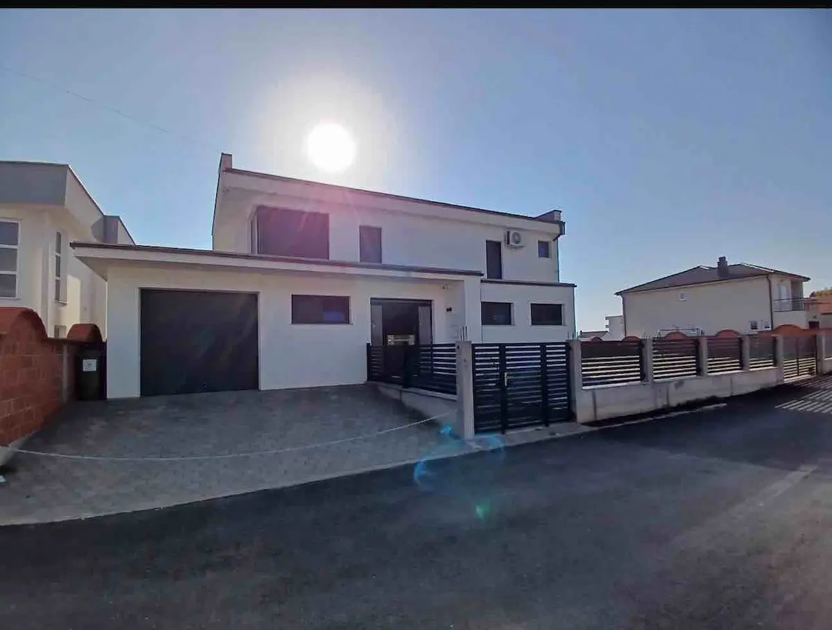 Shtepi shtëpi në Gjilan