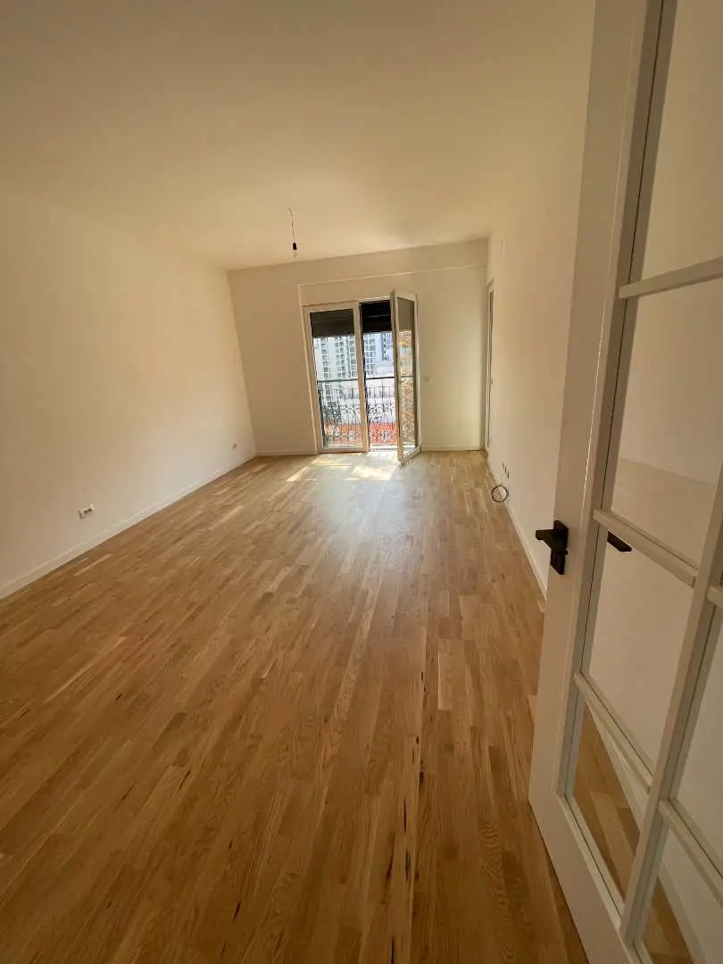 Lëshohet me Qira Banesë në Qendër banesë/apartment në Prishtinë