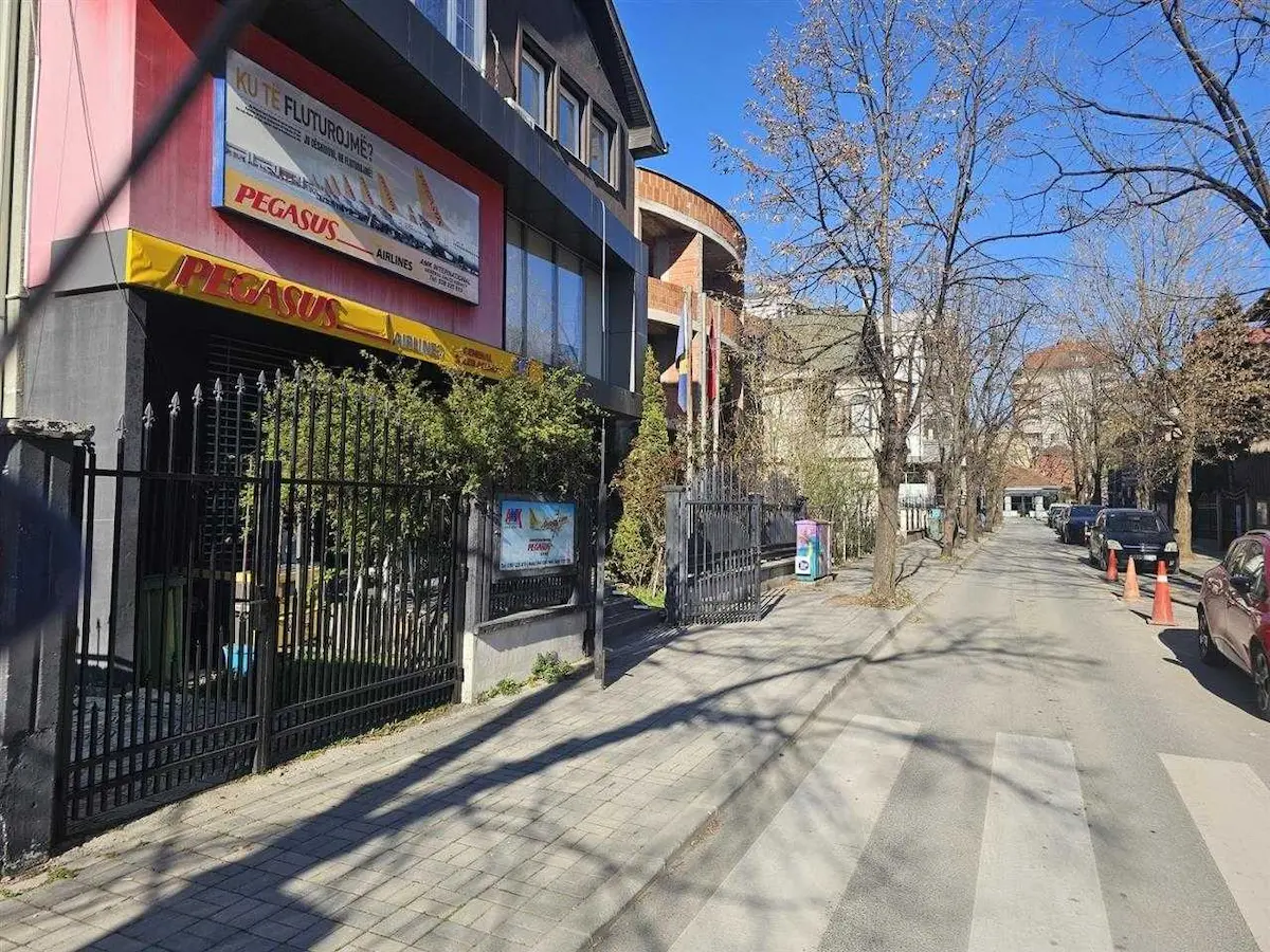 Zyre me qera (Pejton) zyre në Prishtinë