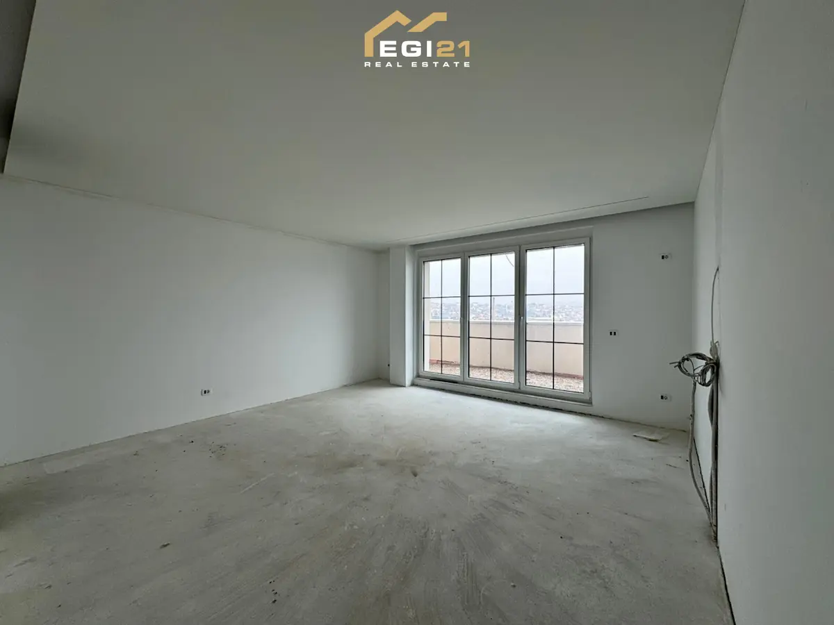 Penthouse 105.84m² + 31.82m² terrasa për SHITJE, Tophane banesë/apartment në Tophane