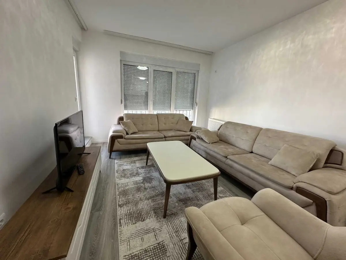 BANESË ME QIRA 2+1 NË KALABRI (EMSHIR) banesë/apartment në Prishtinë