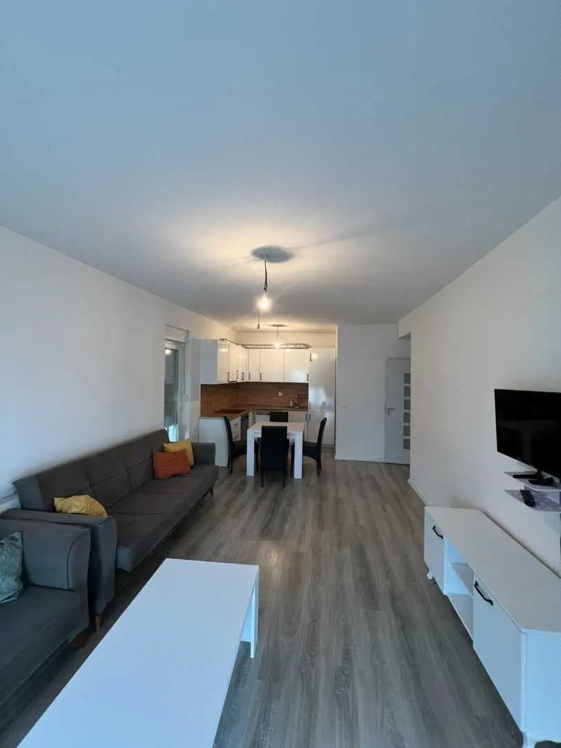 BANESË ME QIRA 2+1 NË KALABRI (EMSHIR) banesë/apartment në Prishtinë