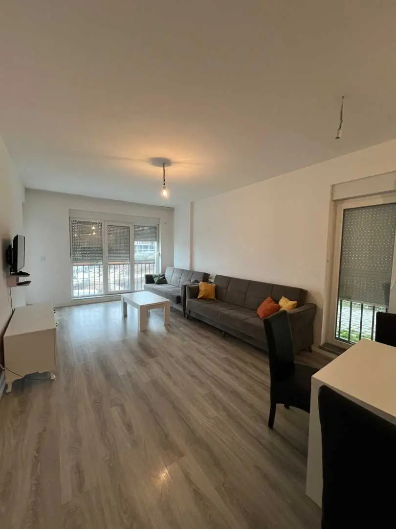 BANESË ME QIRA 2+1 NË KALABRI (EMSHIR) banesë/apartment në Prishtinë