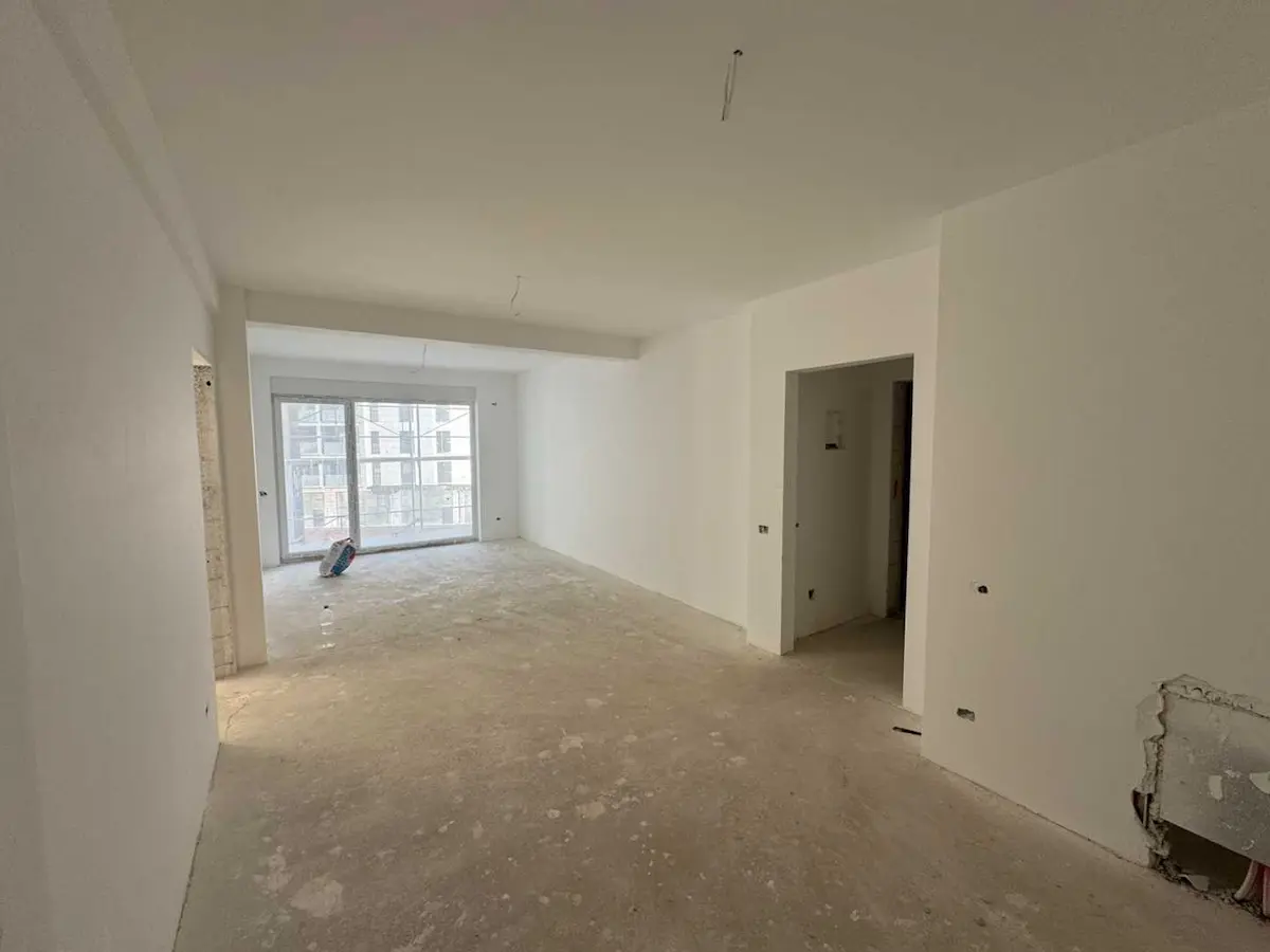 Banesë në #shitje në Lagjen Prishtina e Re banesë/apartment në Prishtinë