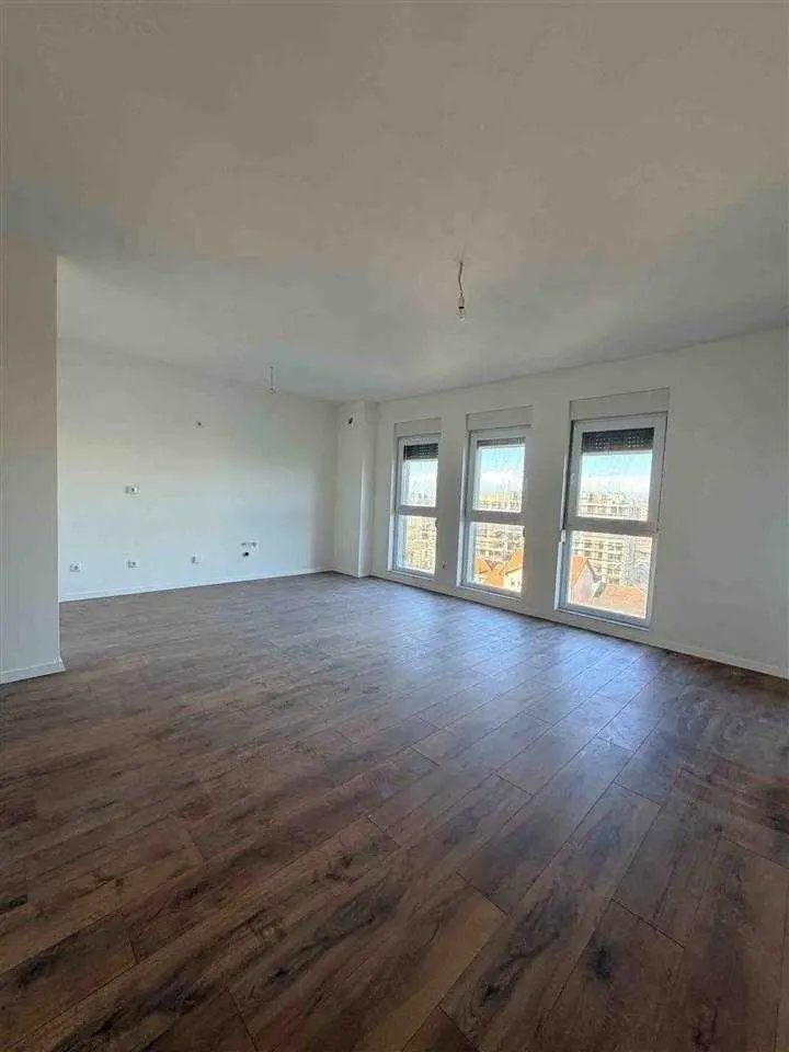 Banesë në #shitje në Rrugën C banesë/apartment në Prishtinë