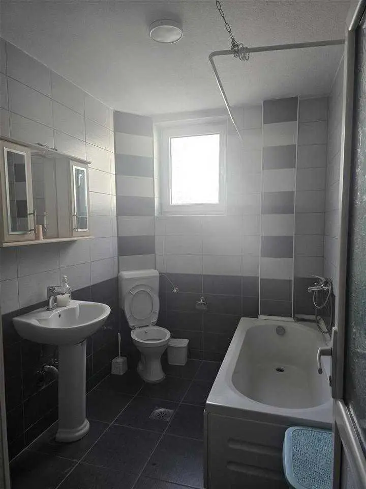 BANESË ME QIRA 2+1 NË BREGUN E DIELLIT banesë/apartment në Prishtinë