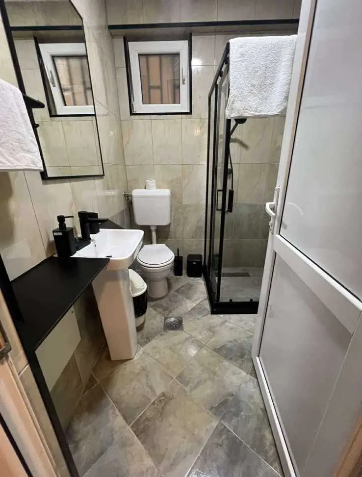 BANESË ME QIRA 1+1 NË PARKUN E QYTETIT banesë/apartment në Prishtinë