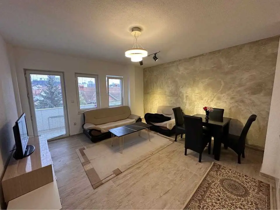 BANESË ME QIRA 2+1 NË QENDËR banesë/apartment në Prishtinë