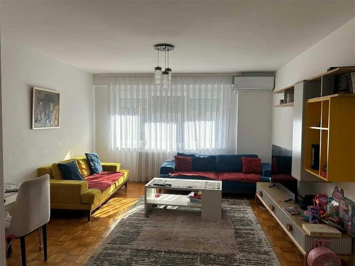 BANESË ME QIRA 2+1 NË RRUGËN C banesë/apartment në Prishtinë