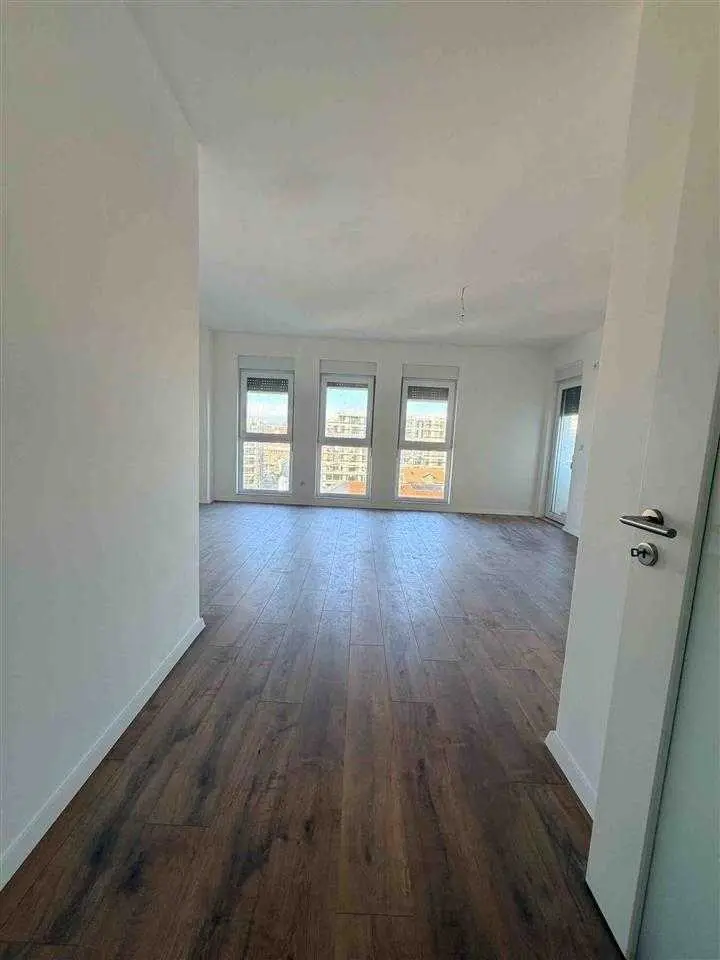 Banesë në #shitje në Rrugën C banesë/apartment në Prishtinë