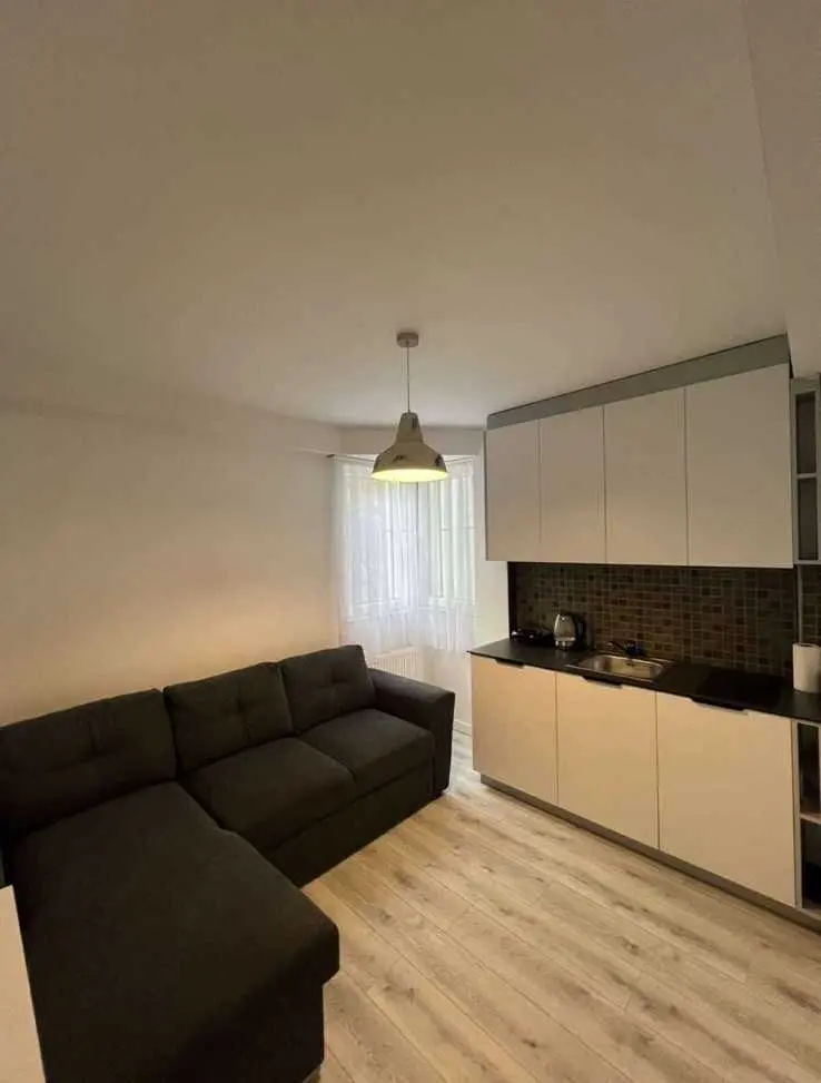 BANESË ME QIRA 1+1 NË PARKUN E QYTETIT banesë/apartment në Prishtinë