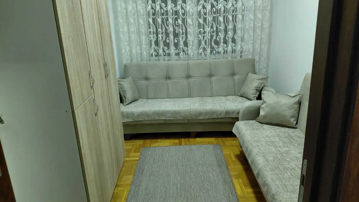 BANESË ME QIRA 2+1 NË KALABRI (EMSHIR) banesë/apartment në Prishtinë
