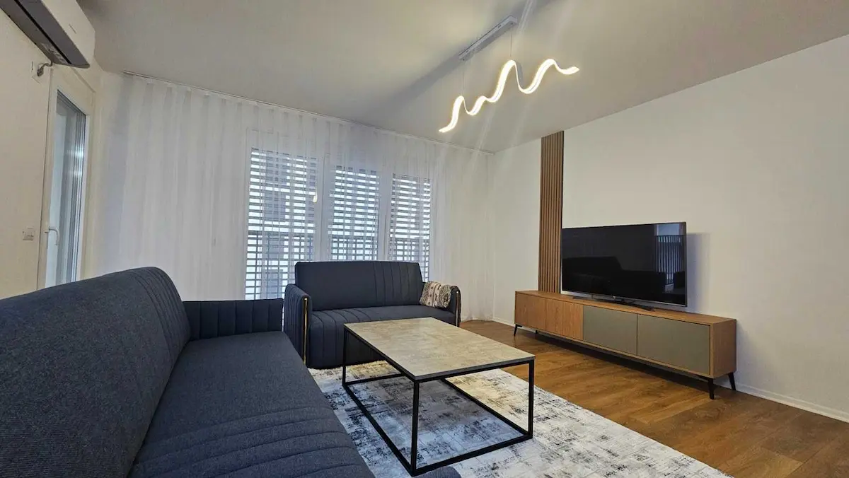 BANESË ME QIRA 2+1 NË PARKUN E QYTETIT banesë/apartment në Prishtinë