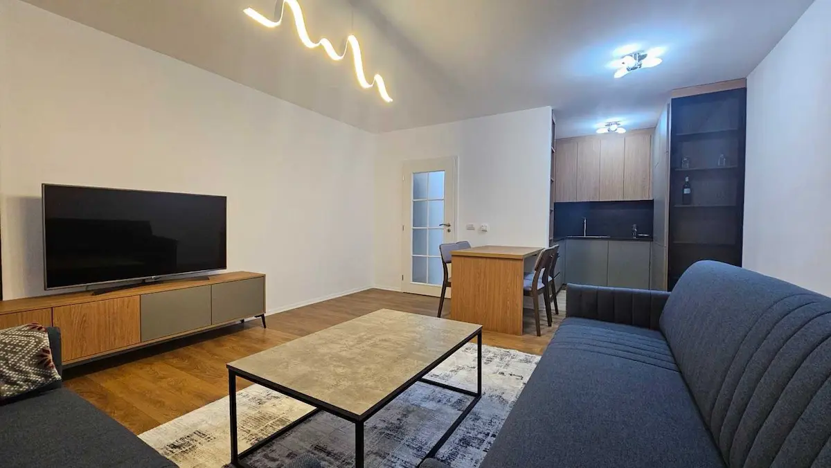 BANESË ME QIRA 2+1 NË PARKUN E QYTETIT banesë/apartment në Prishtinë
