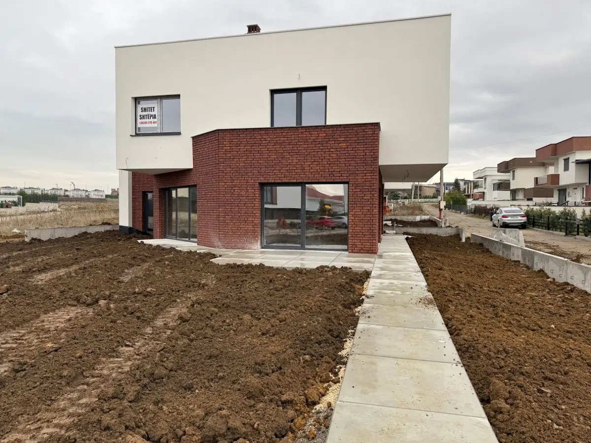 Shitet shtepija ne Qendresa Home shtëpi në Prishtinë