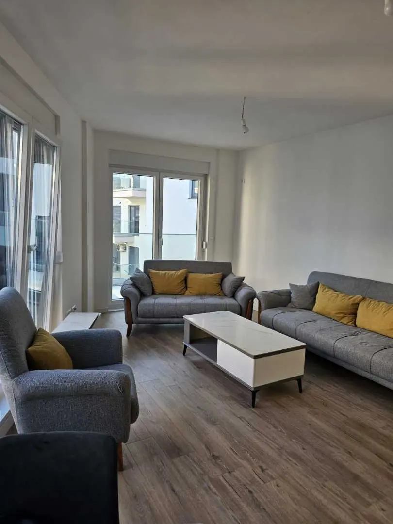 BANESË ME QIRA 2+1 NË RRUGËN C banesë/apartment në Prishtinë