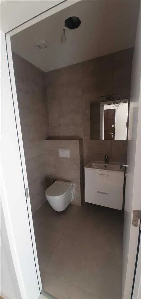 BANESË (ZYRE) ME QIRA NË LAKRISHTË banesë/apartment në Prishtinë